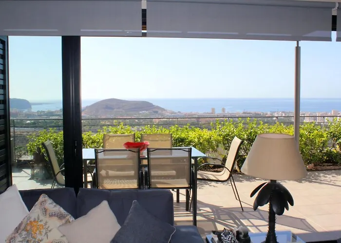 Luxury In + Pool 빌라 아데제